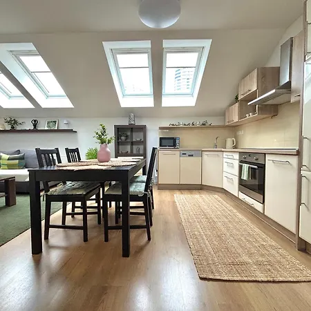 Cozy For Couples, Friends & Families 아파트 브라티슬라바