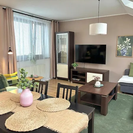 Cozy For Couples, Friends & Families 브라티슬라바