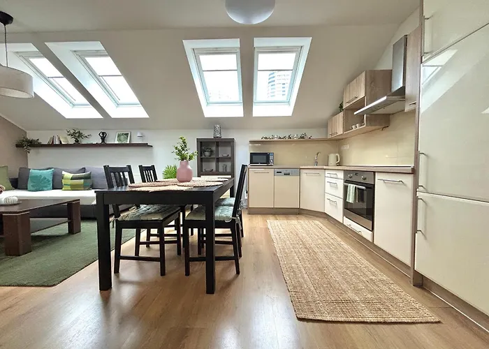 Cozy For Couples, Friends & Families 아파트 브라티슬라바