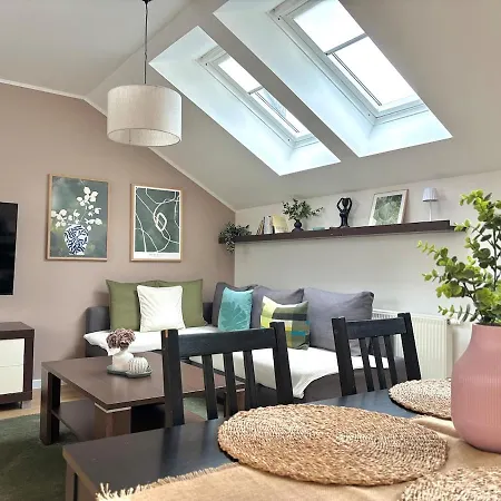 Cozy For Couples, Friends & Families アパート ブラチスラヴァ